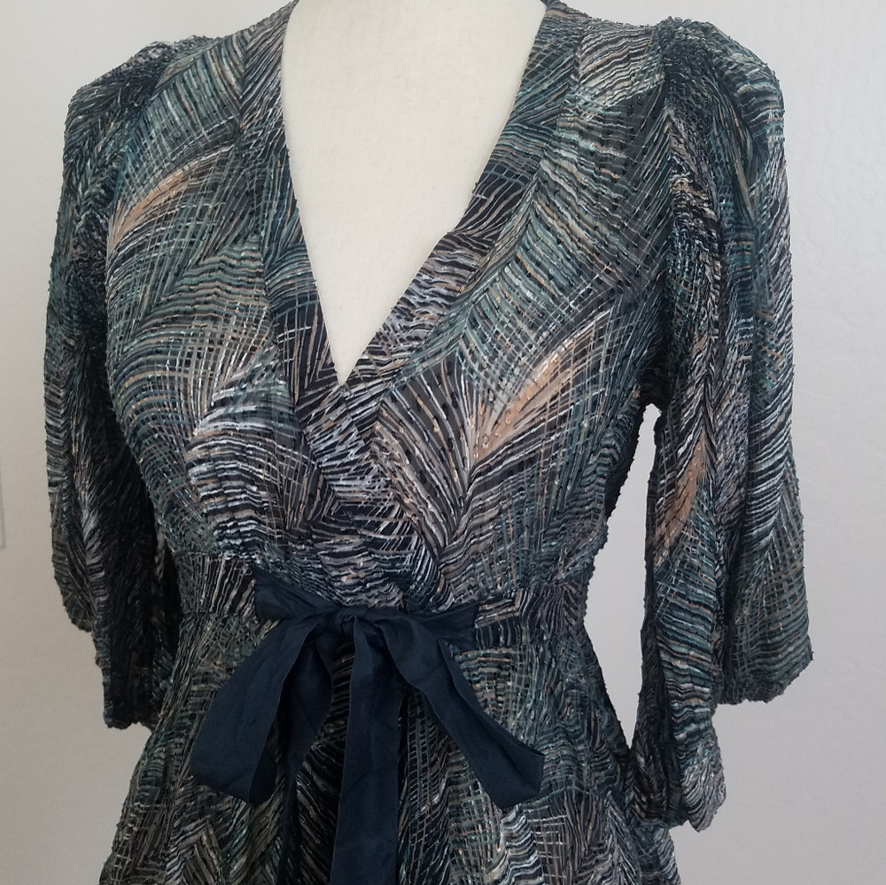 BCBGMAXAZRIA Cold Shoulder Top Size Small